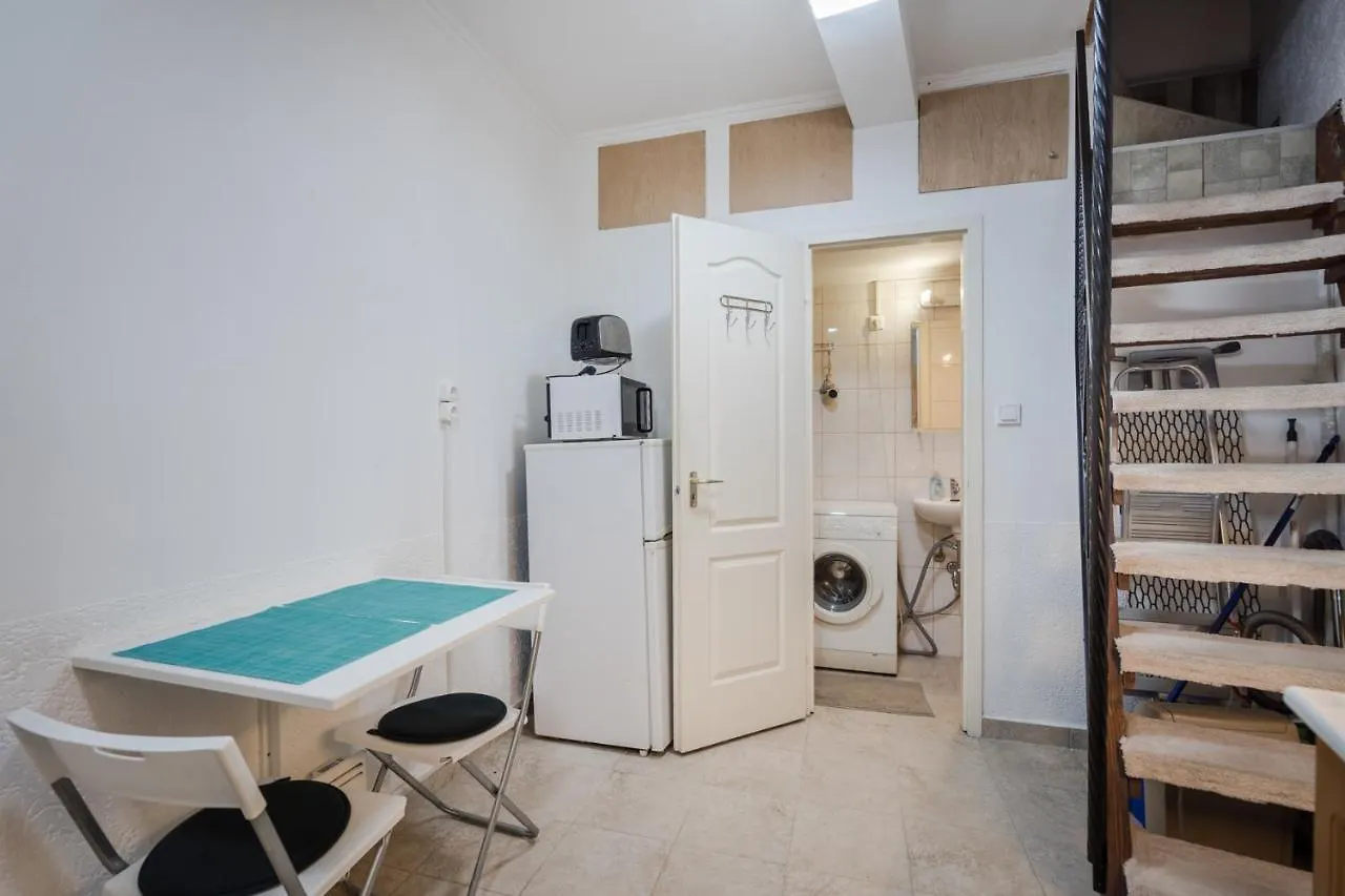 Bpr Simply Azure Apartment Budapest 0*,