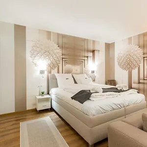 Downtown Residences - Ac,elevator,terrace Apartament